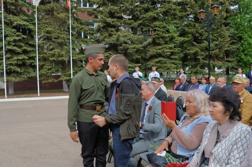 Махсус хәрби операциядә һәлак булган якташыбыз Раил Надриев- батырлык һәм горурлык үрнәге (фото һәм видео)