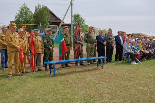 Кәзкәйдә Чечня сугышы ветераны, «Батырлык өчен» медале иясе Разил Вәлиев яшәгән йортка хәтер тактасы куелды (видео һәм фото)