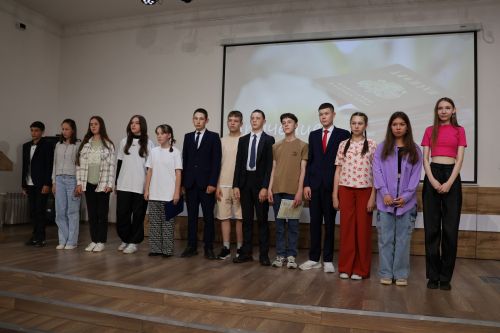 «Яшьлек» үзәгендә тантана: Районның яшь гражданнары паспортлы булдылар
