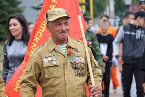 Районыбызның гаярь ир-егетләре сугыш хәрәкәтләре ветераннары көнендә Җиңү паркында очрашты