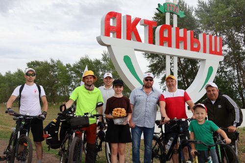 Казахстанга юл тоткан велосәяхәтчене каршыладык