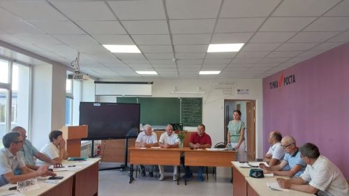 Физика укытучылары киңәште: Остазларыбыз безгә үрнәк