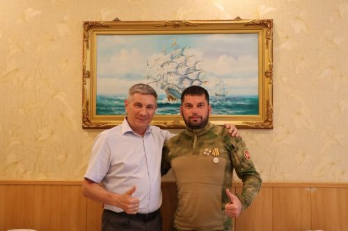Район башлыгы Ленар Зарипов махсус хәрби операциядән ялга кайткан якташларыбыз белән очрашты