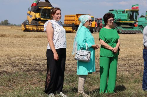 Хезмәте зурың хөрмәте дә зур- «Актаныш» агрофирмасы җитәкчесе алдынгыларны бүләкләде