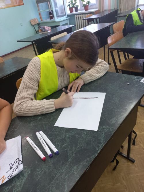 Яшь юл хәрәкәте  инспекторлары махсус хәрби операциядәге якташларыбызга рәсемнәр ясап хат язды