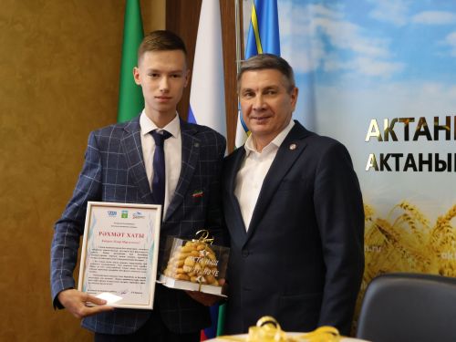Ленар Зарипов укуда һәм спортта зур уңышларга ирешкән Актаныш укучыларын котлады