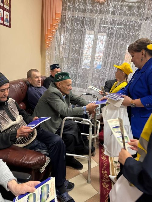 Пучы картлар һәм инвалидлар йортында яшь юл хәрәкәте отряды инспекторлары концерт күрсәтте