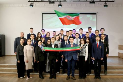 «Яшьлек» яшьләр үзәгендә Татарстан Республикасы Дәүләт флагы көнен бәйрәм иттеләр