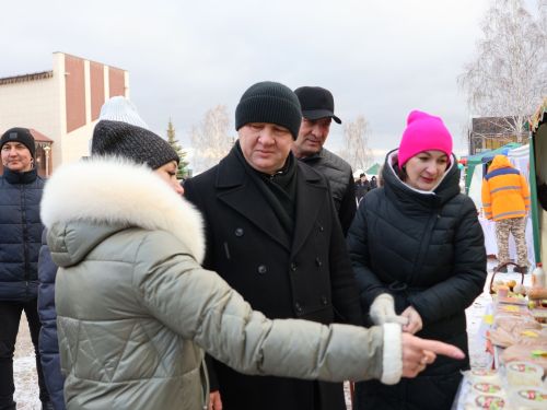 Актаныш мәктәпләре һәм балалар бакчалары Халыклар бердәмлеге көне ярминкәсендә
