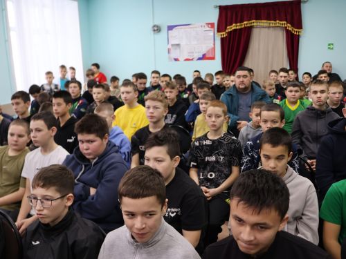 Хәсән Заманов исемендәге кадет мәктәбе «БлагоДарение» фонды белән төбәкара көрәш ярышы оештырды (фотолар)