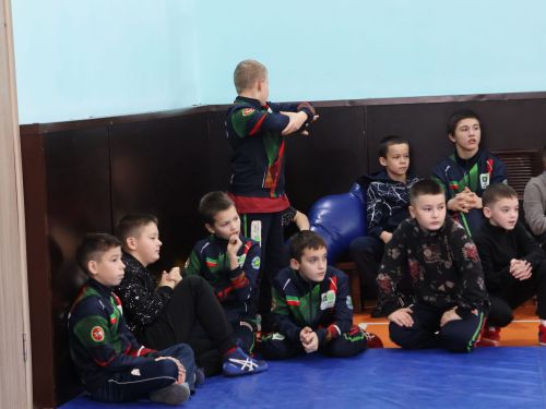 Хәсән Заманов исемендәге кадет мәктәбе «БлагоДарение» фонды белән төбәкара көрәш ярышы оештырды (фотолар)