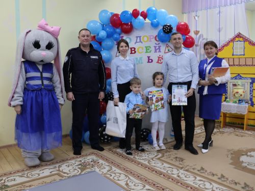 Бөтен гаилә белән юл буйлап!