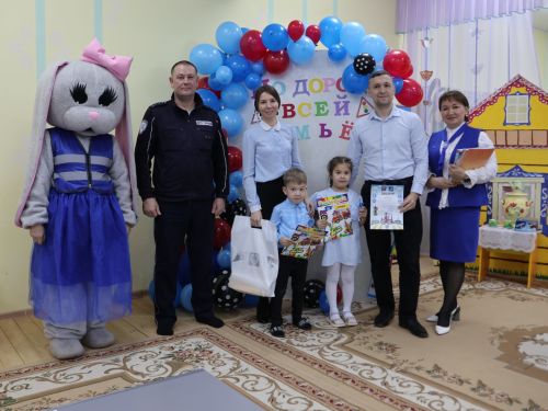 Бөтен гаилә белән юл буйлап!