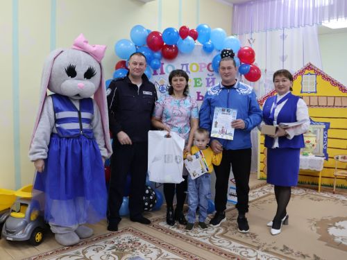 Бөтен гаилә белән юл буйлап!
