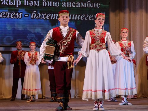 Кичә- Актанышта, иртәгә- Казанда: «Агыйдел» Дәүләт җыр һәм бию ансамбле еллык иҗат концерты белән чыгыш ясый