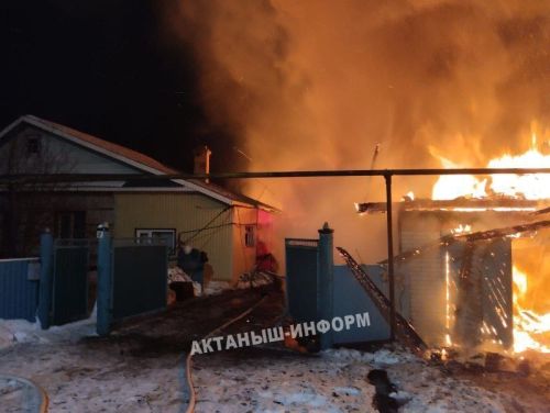 Пожар в селе Актаныш: сгорели дом и гараж