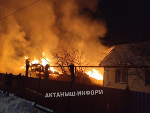 Пожар в селе Актаныш: сгорели дом и гараж