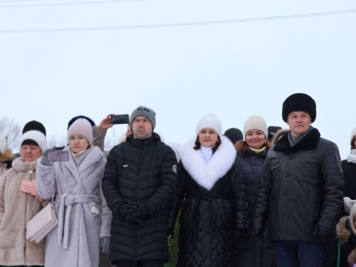 Яңача Яңа ел- Иске Кормашта күрше авыллар белән Кыш бабайлар парады оештырдылар