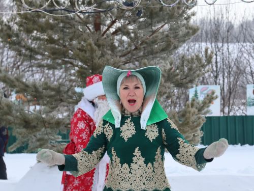 Яңача Яңа ел- Иске Кормашта күрше авыллар белән Кыш бабайлар парады оештырдылар