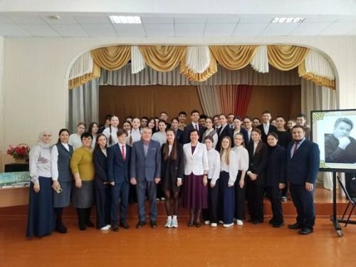 Туган тел айлыгы кысаларында мәктәпләрдә очрашулар узды