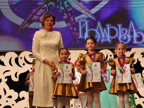 Балалар бакчалары арасында узган «Йолдызлык 2024» фестиваленнән фотолар.