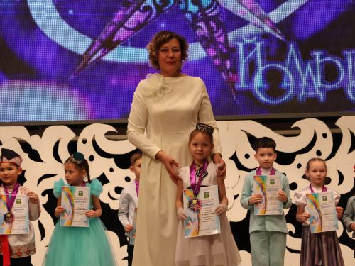 Балалар бакчалары арасында узган «Йолдызлык 2024» фестиваленнән фотолар.