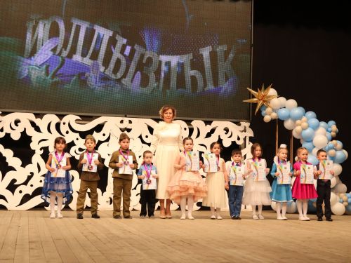 Балалар бакчалары арасында узган «Йолдызлык 2024» фестиваленнән фотолар.