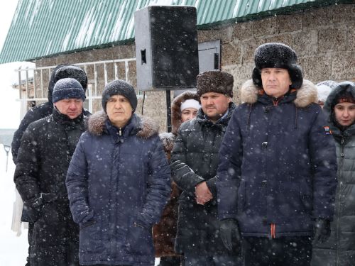 Исемең калыр җирдә җыр булып: Хәрби операциядәге егетләргә унынчы тапкыр гуманитар ярдәм илткәндә һәлак булган Алмаз Кашаповны соңгы юлга озаттылар
