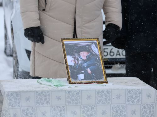 Исемең калыр җирдә җыр булып: Хәрби операциядәге егетләргә унынчы тапкыр гуманитар ярдәм илткәндә һәлак булган Алмаз Кашаповны соңгы юлга озаттылар