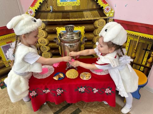 Яңа Әлем балалар бакчасында театр көнендә спектакль куйдылар