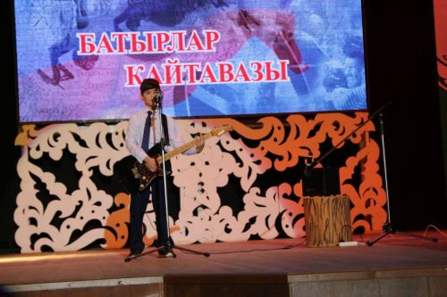 «Батырлар кайтавазы»- районыбызның сугыш хәрәкәтләре ветераннары гуманитар ярдәм җыю өчен хәйрия концерты куйды
