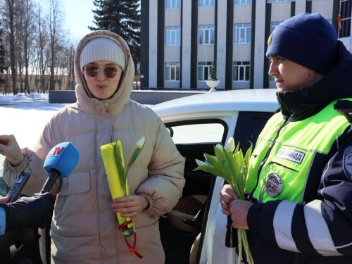 ЮХИДИ хезмәткәрләре районыбызның автоледиларын бәйрәм белән котлады