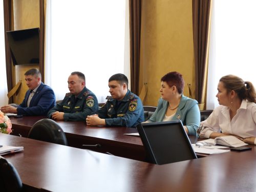 Бүген районыбыз җитәкчеләре май бәрәмнәрендә узачак чаралар белән таныштырды