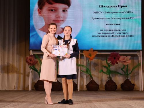 «Киләчәккә адым» техник иҗат фестивалендә: Йөзләгән укучыбыз районыбызның иң зур сәхнәсендә хөрмәтләнде (фоторепортаж)