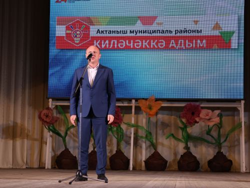 «Киләчәккә адым» техник иҗат фестивалендә: Йөзләгән укучыбыз районыбызның иң зур сәхнәсендә хөрмәтләнде (фоторепортаж)