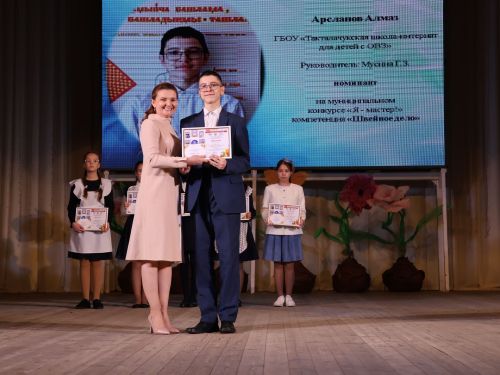 «Киләчәккә адым» техник иҗат фестивалендә: Йөзләгән укучыбыз районыбызның иң зур сәхнәсендә хөрмәтләнде (фоторепортаж)