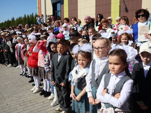Чыңла, син, кыңгырау, бәхет, шатлык, уңышлар теләп чыңла!