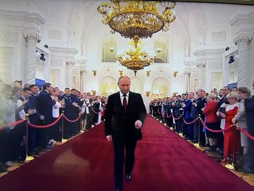 Федераль каналлар Россия президенты Владимир Путинның инаугурациясен күрсәтә
