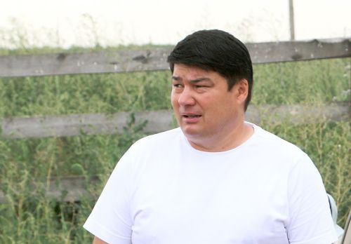 Илус Ярмиев эре мал чалып, махсус хәрби операциядә һаләк булган райондашларыбызның гаиләләренә ярдәм күрсәтте
