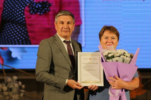 Ак халатлы фәрештәләр бүләкләнде