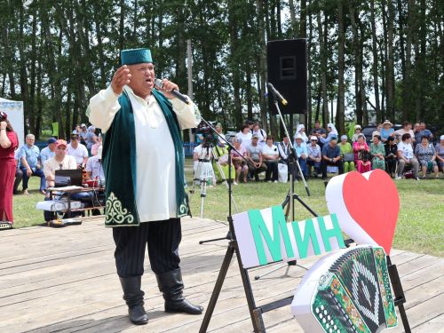Яшәсен гармун, тальян моңнары: Иске Сәфәрдә төбәкара гармунчылар фестивале уза