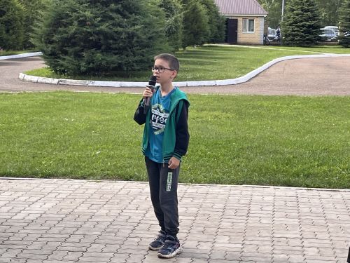 «Бүләк» лагеренда ял итүчеләр Батырлык көнендә районыбыз геройлары белән очрашты
