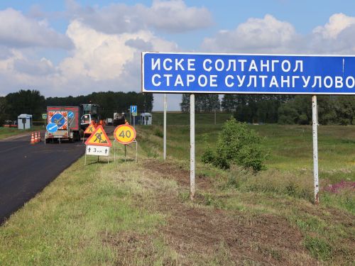 Һөнәри бәйрәм алдыннан халык рәхмәте: «Татавтодор» төзүчеләре Иске Солтангол- Яңа Әлем арасындагы юлны төзекләндерә