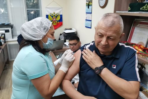 Район хакимияте хезмәткәрләре бердәм гриппка каршы вакцинация узды
