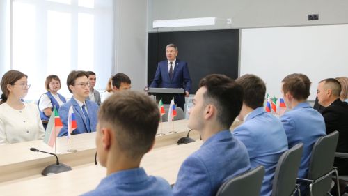 Ленар Зарипов: Берләшү көне - юридик акт кына түгел, ул тыныч тормышка, үз мәдәниятен һәм телен саклап калуга омтылучы халыкларның бердәмлеге символына әверелде