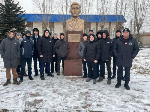Бүген, 5 гыйнвар - Советлар Союзы Герое Гомәр Мостафа улы Һадимөхәммәтовның туган көне