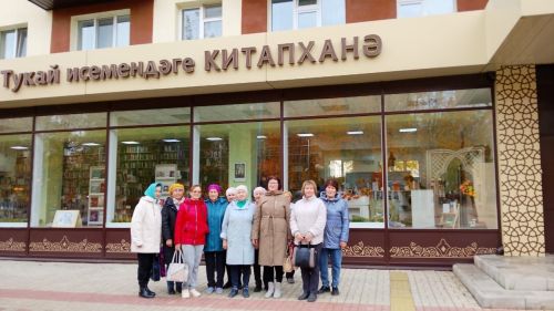 Күҗәкә һәм Адай китапханчеләре өлкән яшьтәге хатын-кызларны Түбән Камага сәяхәткә алып барды