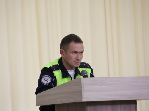 Бүген Яңа Әлем мәдәният йортында мәктәп укучылары өчен көзге каникул алдыннан махсус җыелыш узды