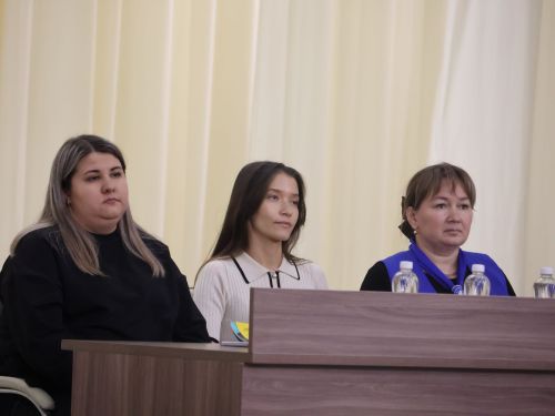 Бүген Яңа Әлем мәдәният йортында мәктәп укучылары өчен көзге каникул алдыннан махсус җыелыш узды