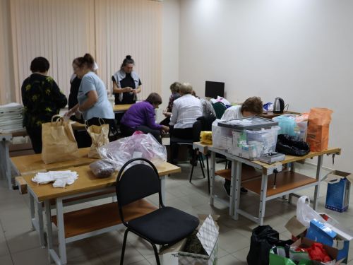 Ветераннарның «Сәламәтлек» клубына йөрүчеләр сугышчыларга шифалы чәйләр әзерли